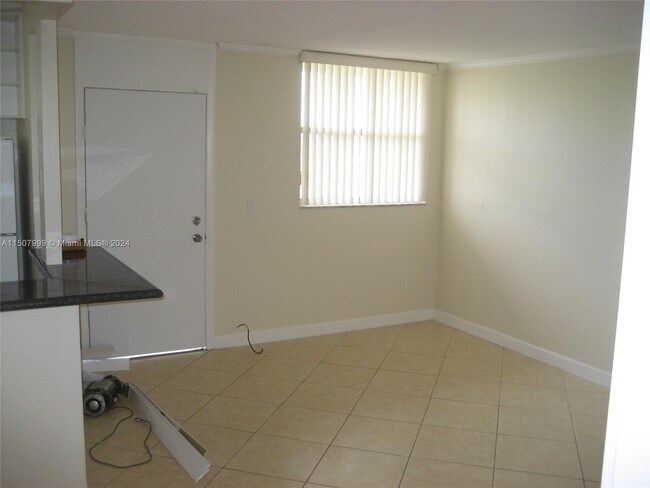 Building Photo - 1801 S Treasure Dr