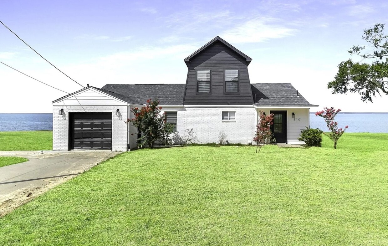 Primary Photo - 810 W Cattle Dr