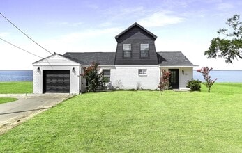 Building Photo - 810 W Cattle Dr