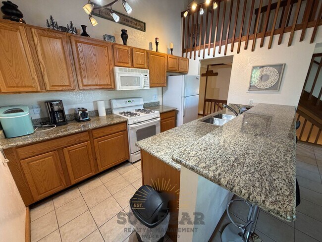 Building Photo - 2 Bedroom Duplex in Tyrolia! Summer pool!