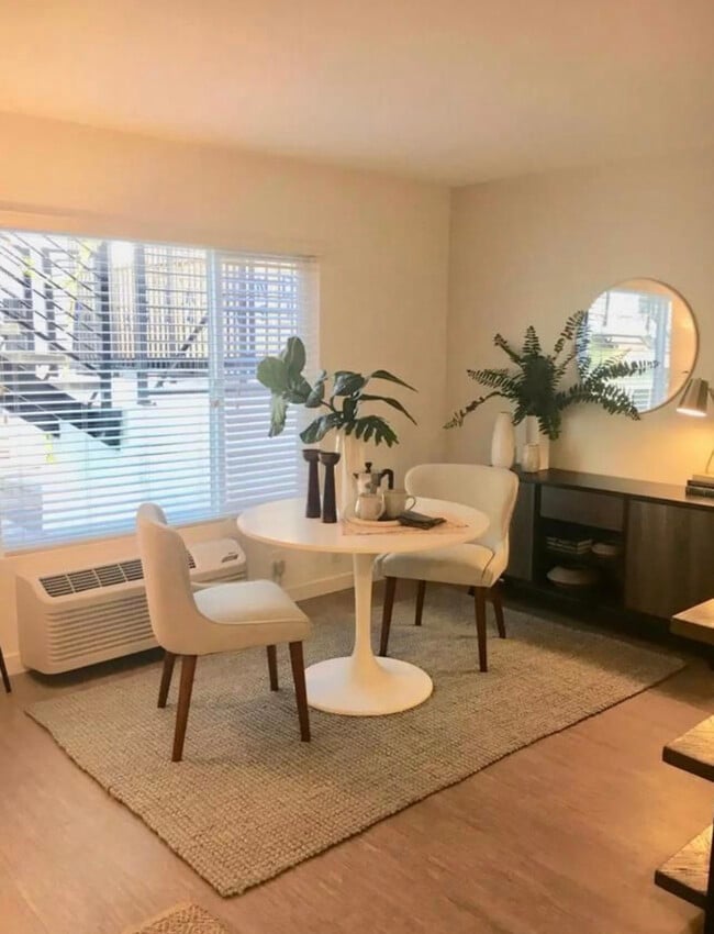 Dining Room - 4560 Florida St