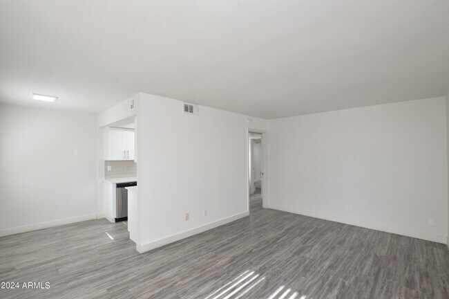 Building Photo - 1422 S 5th St