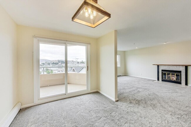 Building Photo - Refined 3BR/2BA Residence Modern Amenities...