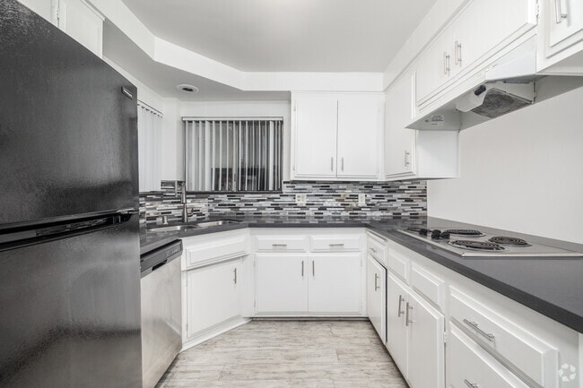 3BR, 2BA - 1,300SF - Kitchen - 355 Coronado Ave.