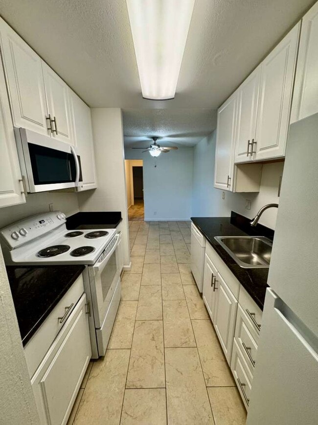 Foto del edificio - 445 Ignacio Blvd
