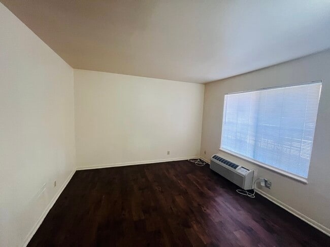 Building Photo - One bedroom/one bath for rent