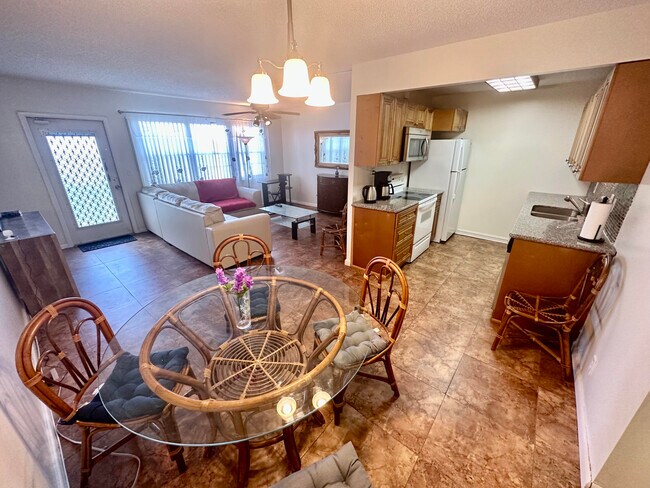Building Photo - 4032 Swansea Crescent