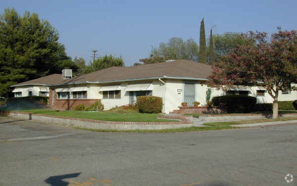 Primary Photo - 719 W Clark St