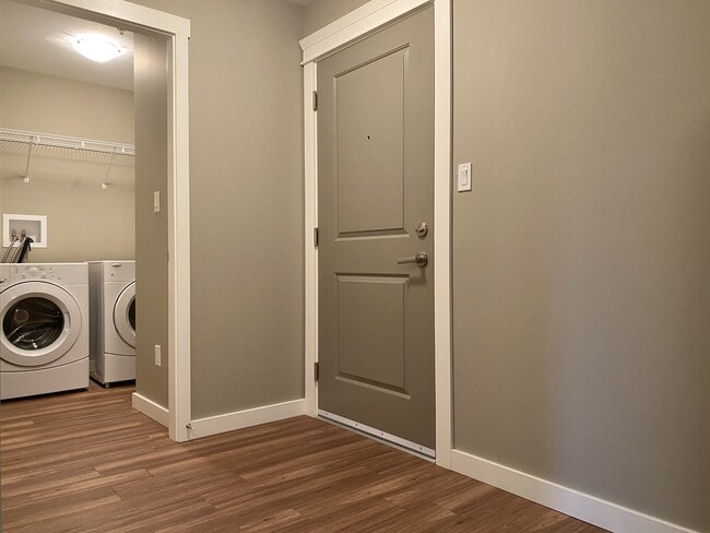 Building Photo - 808-808 S Island Hwy