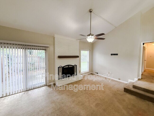 Building Photo - 888 De Paul Dr
