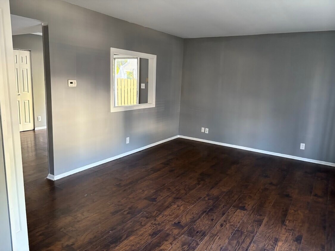 Foto principal - 4W S Fernwood Dr