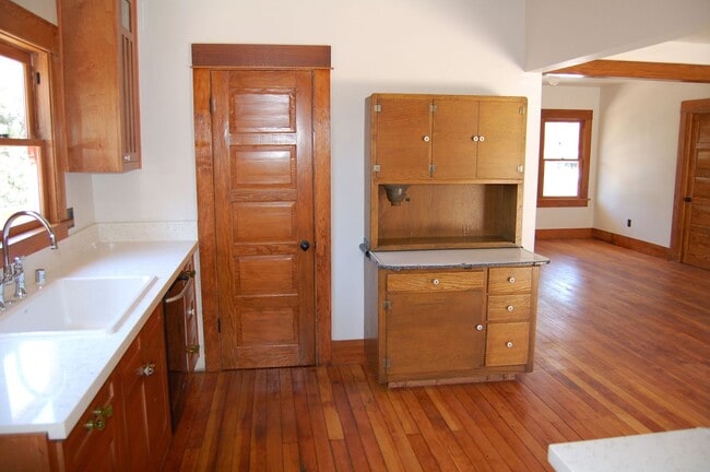 Building Photo - FIGUEROA