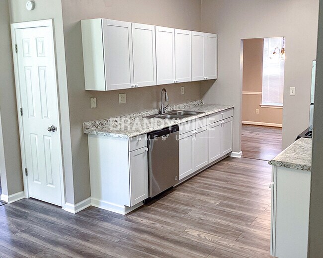 Building Photo - One and a half mos. FREE RENT