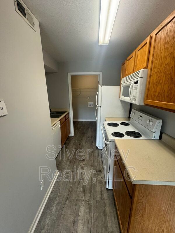Building Photo - 268 Willow Creek Drive