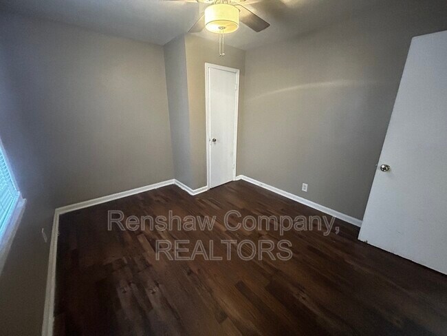 Foto del edificio - 916 Monroe Ave