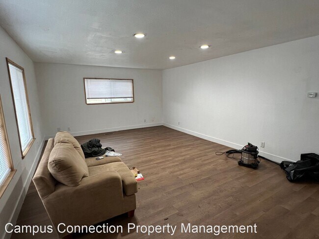 Building Photo - 4 br, 2 bath House - 1243 W Washington St