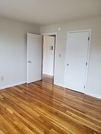 Building Photo - 572 Cummins Hwy