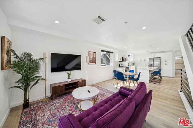 Foto del edificio - 835 N Harvard Blvd