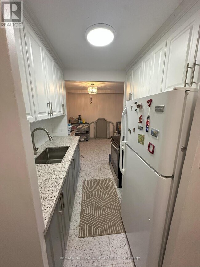 Photo du bâtiment - 915-915 Midland Ave