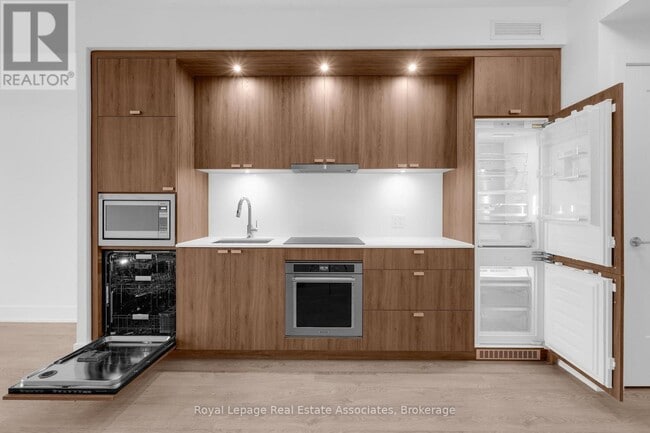 Building Photo - 259 The Kingsway