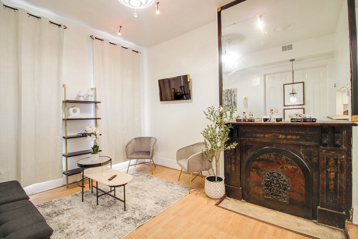 Living Room Oversize Mirror Angle - 1818 Saint Paul St