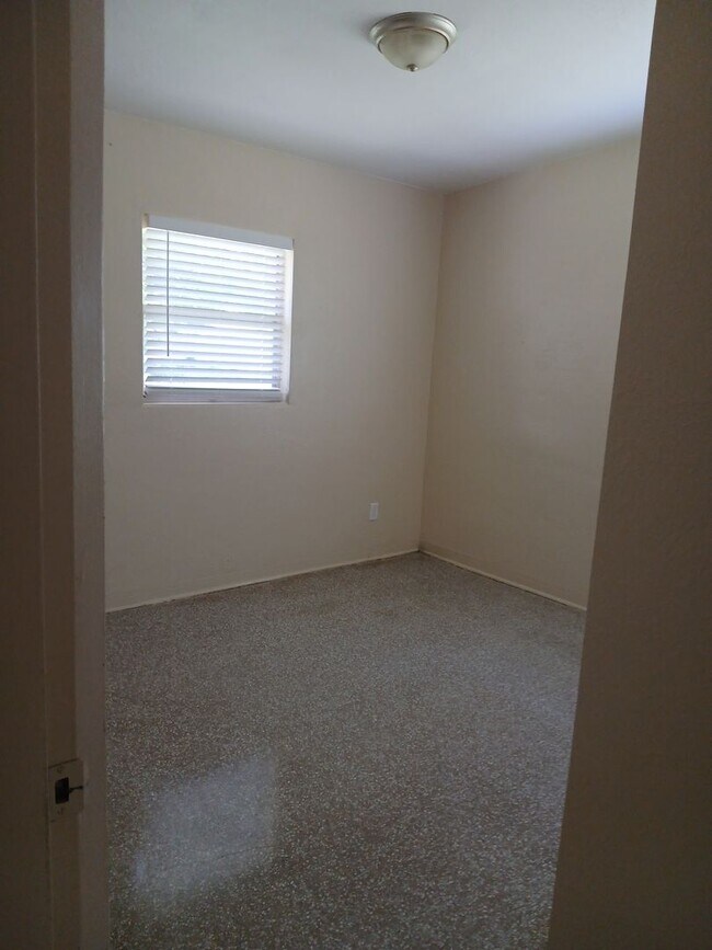 Foto del edificio - 431 E 6th St