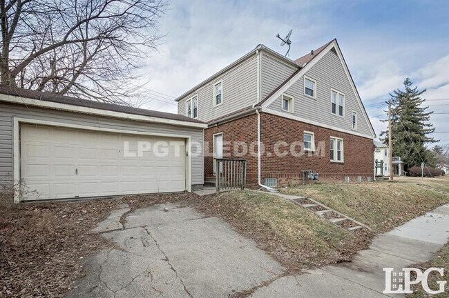 Building Photo - 2517 Montebello Rd
