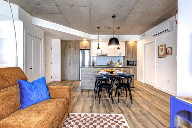 Building Photo - 777 Boulevard Charest E