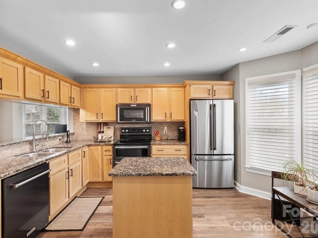 Foto del edificio - 13820 Queens Harbor Rd