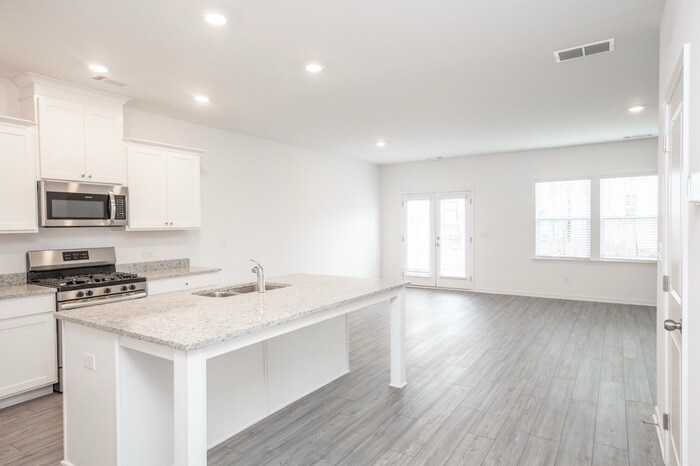 Foto del edificio - Beautiful 3 bedroom townhome in Sugar Hill close to Hwy 85!