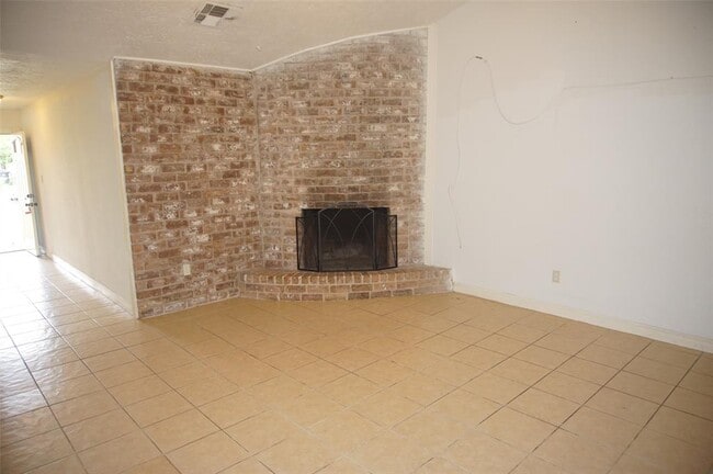 Building Photo - 6223 S Greenpark Dr
