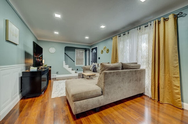 Foto del edificio - 3855 Grosvenor Rd