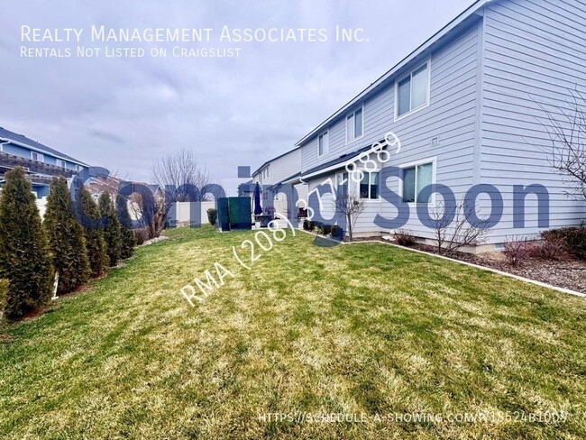Foto del edificio - 6059 N Silver Spruce Ave