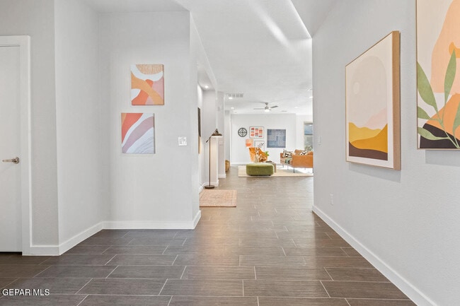 Building Photo - 245 Emerald Tower Dr