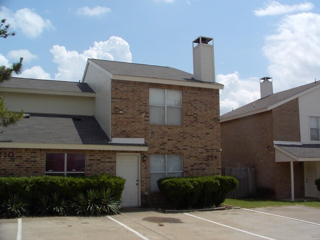 Building Photo - Country Bend