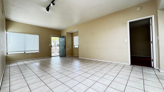 Foto del edificio - Central (Ft Lowell and Columbus) 2 bed, 2 ...