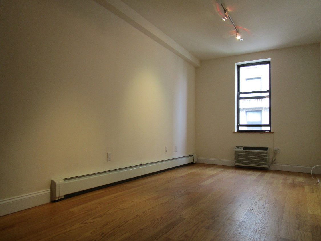 Foto principal - 250 W 105th St