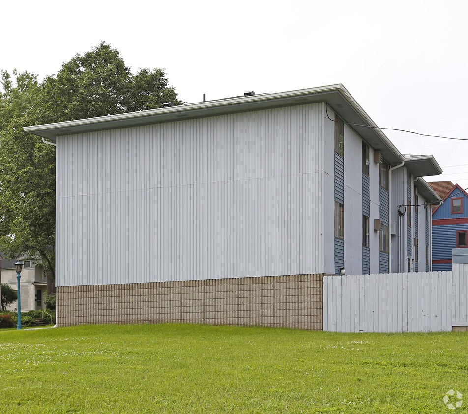 Building Photo - 1057 Everett Ct