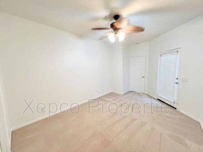 Foto del edificio - 79825 Bethpage Ave