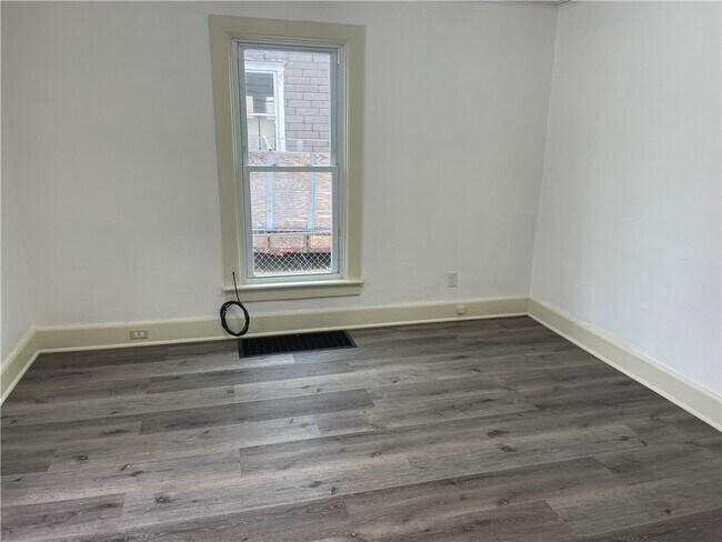 Building Photo - 7 Wells Ave