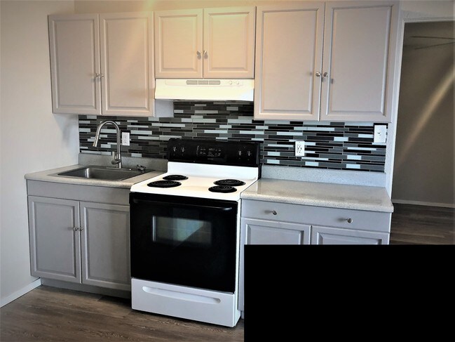 Kitchen - 501 Elm St