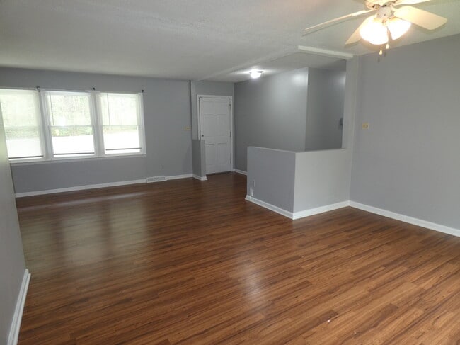 Building Photo - 5800 Meadowbrook Rd