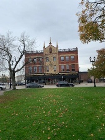 Building Photo - 18 Elm St