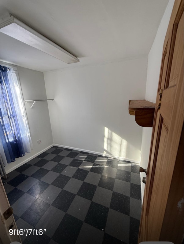 Building Photo - 564 Ashford St