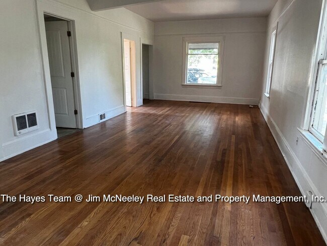 Building Photo - 2 br, 1 bath House - 6424 N. Burrage Ave.