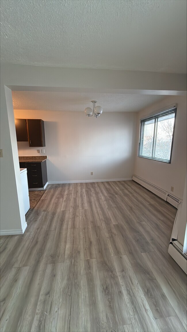 Photo du bâtiment - 9208-9106 Avenue NW