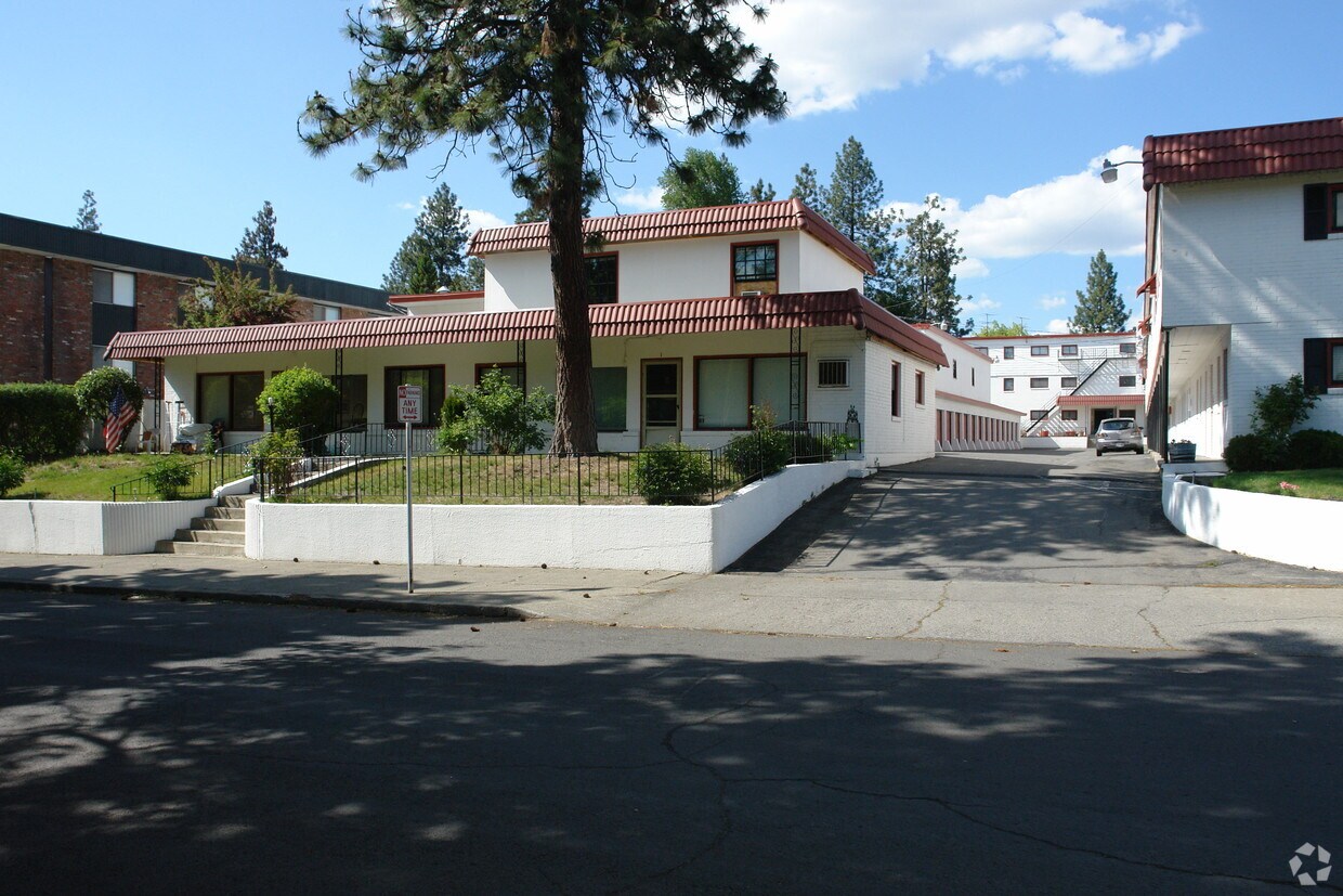 Foto del edificio - 1008-1012 W 8th Ave