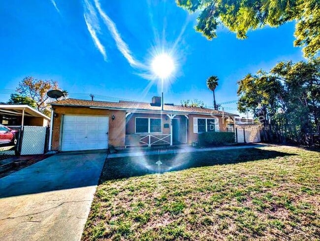 3 Bedrooms, Big Back Yard, and Right Across from an Elementary School in North San Bernardino - 3 Bedrooms, Big Back Yard, and Right Across from an Elementary School in North San Bernardino House