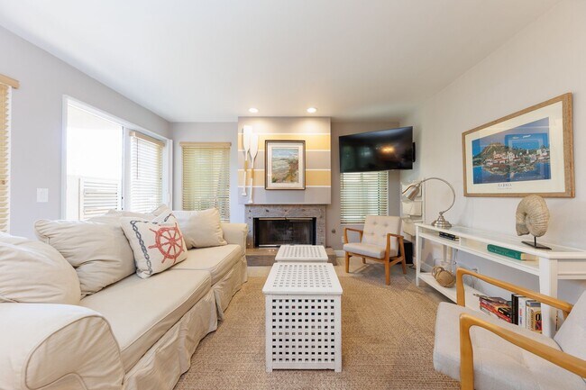 Foto del edificio - Summer Availability -Steps from La Jolla Shores Beach, Fully Furnished!