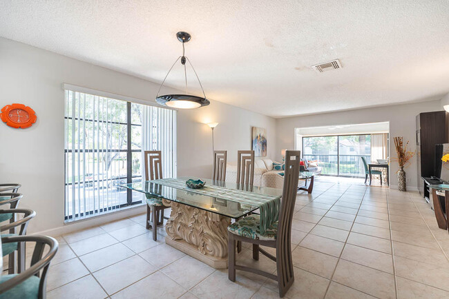 Foto del edificio - 9232 Pecky Cypress Ln